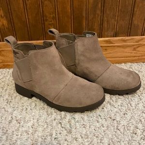 Girls Sorel Chelsea bootie size 2